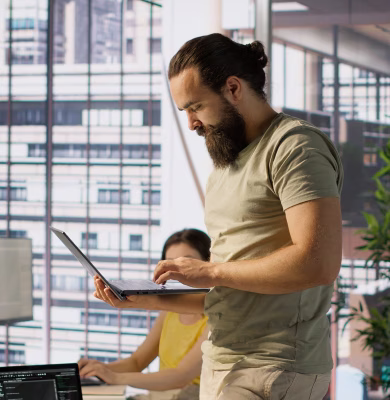 Cercanía con rigor: equipo Tinet colaborando con el cliente